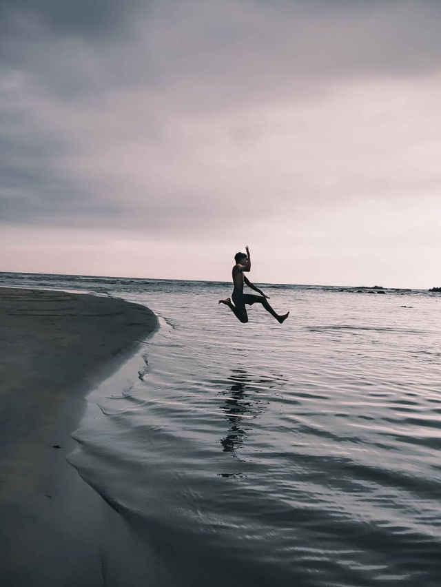 Sun, Sand, and Serenity: Discover Vadanappally Beach’s Hidden Charm!