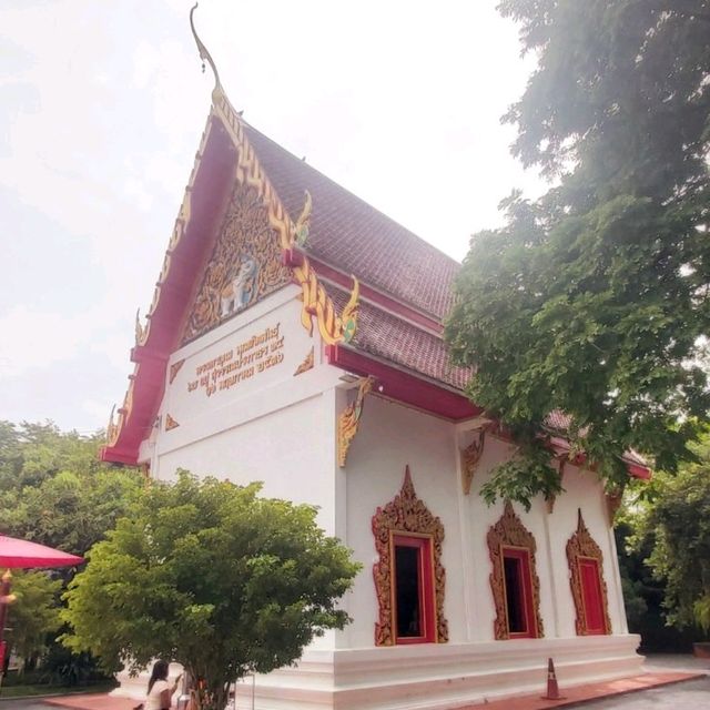 กราบหลวงพ่อสัมฤทธิ์ศักดิ์สิทธิ์