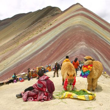 ペルー】地球温暖化の恩恵!?突如出現した絶景レインボーマウンテン
