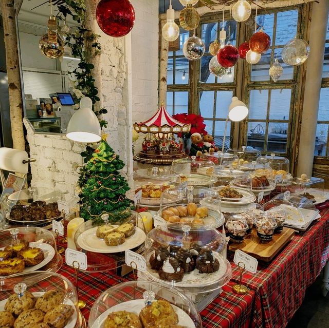 小さなカフェもクリスマスムード🎄
