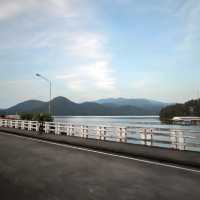 ชมพระอาทิตย์ตกที่เขื่อนแม่งัด