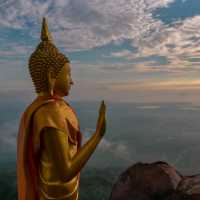 เขาพระยาเดินธง
