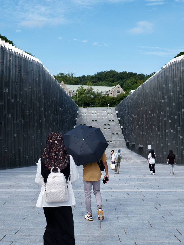 EHWA UNIVERSITY | A SCENIC CAMPUS FILLED WITH TRADITION AND MODERNITY