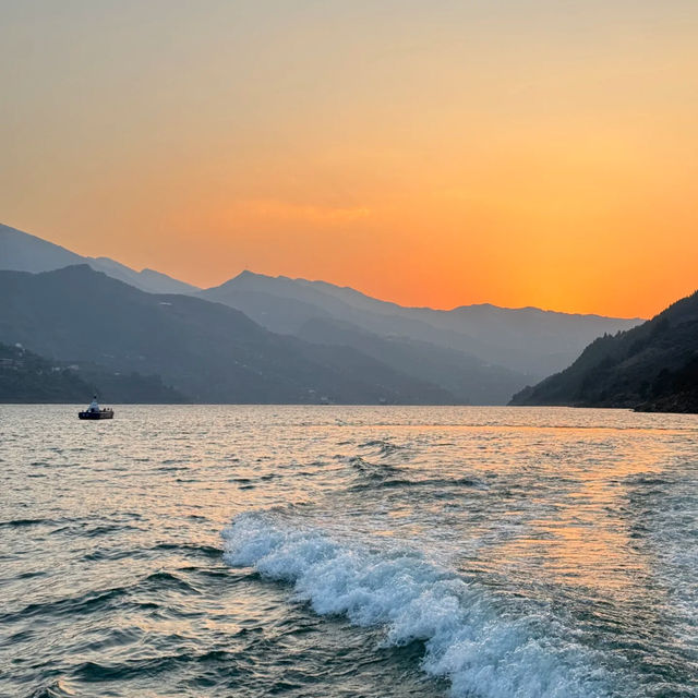 龍源峽：河峽仙境