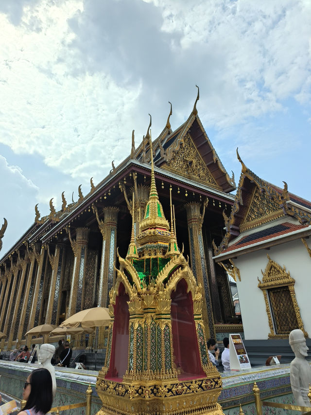 Exploring the Grand Palace: A Must-Visit in Bangkok 🏰
