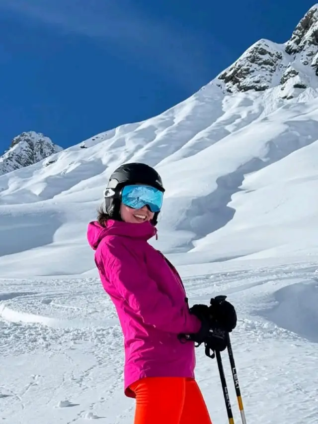 ⛷️ Skiing in the Alps: A Winter Wonderland of Adventure & Beauty 🏔️❄️