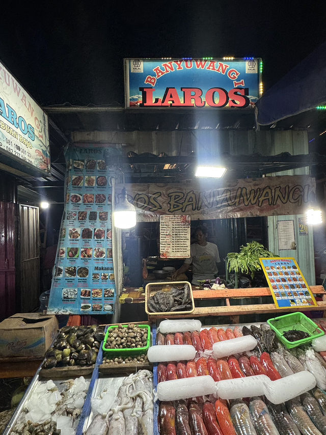 SEAFOODS AT UJUNG MARKET IN LABUAN BAJO 🩷