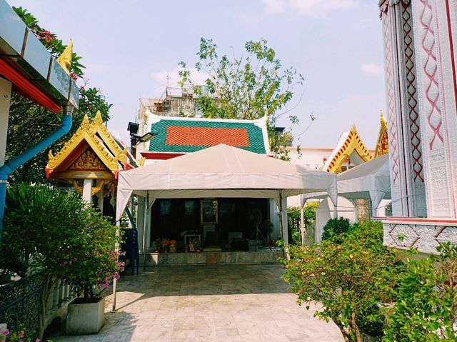 泰國曼谷市中心湄南河畔著名古跡皇家寺廟：Wat ChakkrawatRachawat Woramahawihan，適合打卡拍照📸冥想 