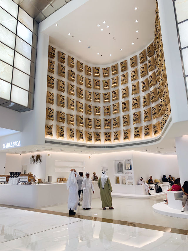 Dubai’s Iconic Mall and Fountains: Where Shopping Meets Spectacle! 