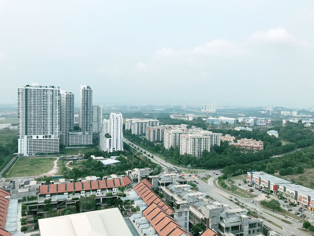 Skyline Serenity at Tamarind Suites, Cyberjaya! ☀️🌆