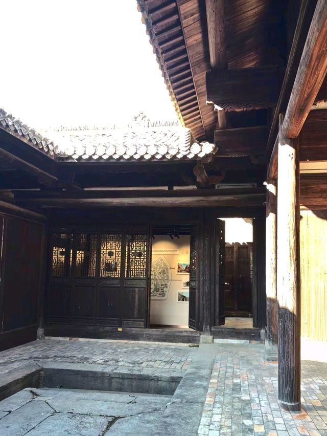 Lvyin Public Ancestral Hall: A Showcase of Traditional Craftsmanship