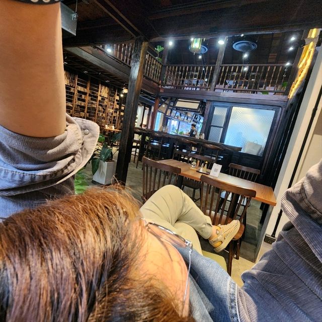 มื้อเช้าเชียงใหม่ ในโทนสีไม้ - Take a Break 