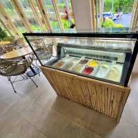 The PlayYard Cafe ฮีลอกฮีลใจ วันสบายๆริมทะเลภูเก็ต