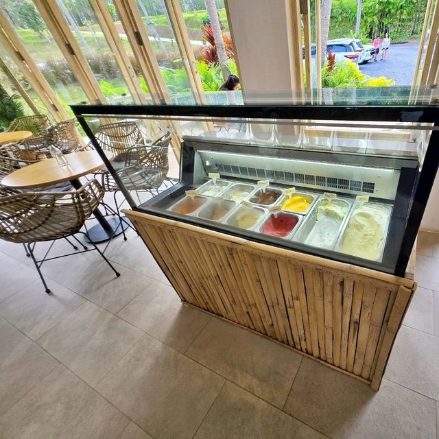 The PlayYard Cafe ฮีลอกฮีลใจ วันสบายๆริมทะเลภูเก็ต