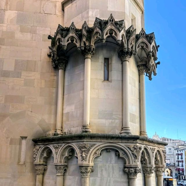昆卡最古老的哥德式主教座堂 Catedral de Santa María y San Julián de Cuenca