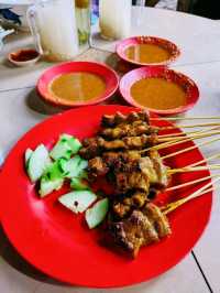 "Skewered Delights: The Go-To Dinner Haven for Satay Lovers!"