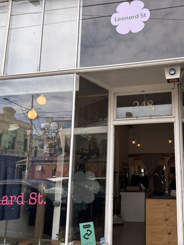 【Fitzroyで見つけたカラフルな婦人服ブランド路面店などMelbourne,Victoria,Australia】