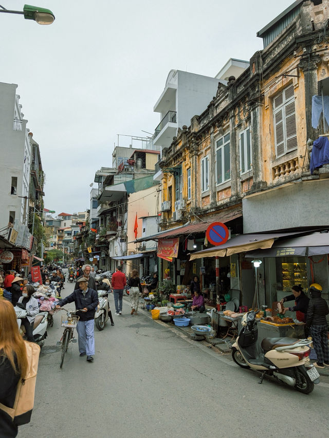 🇻🇳 Hanoi: A City Where Chaos Is an Art Form 🌆🏍  