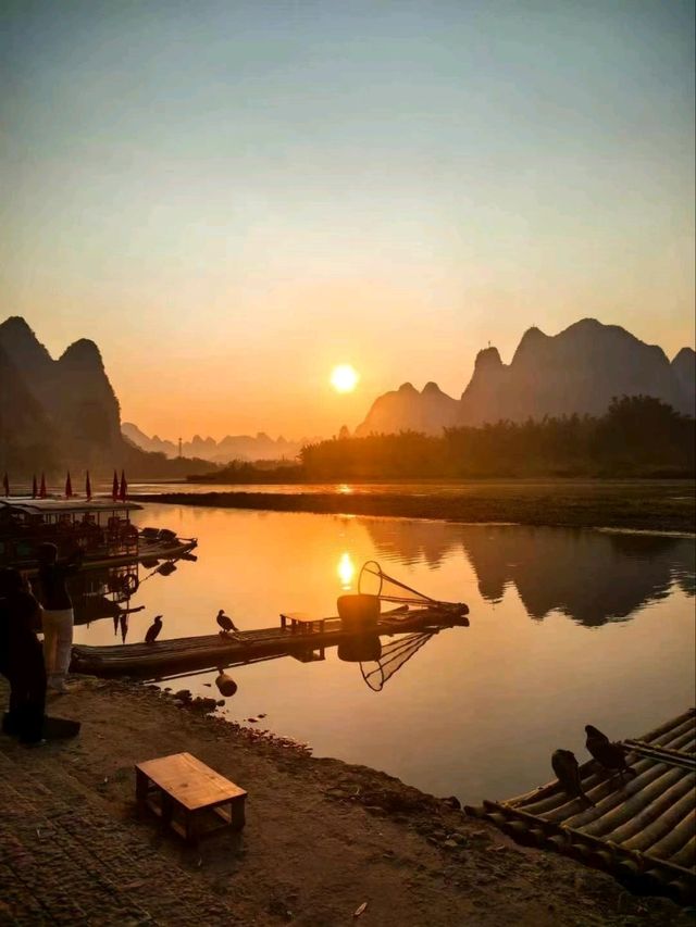 Drifting Through Heaven: The Tranquil Beauty of Guilin