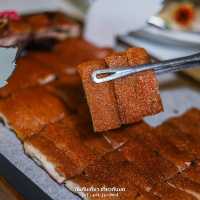 หมูหันหม่อมถนัดแดก 