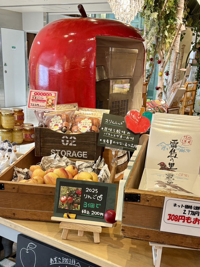 【大阪・梅田】山小屋風リゾート気分と信州食材を楽しめる「上高地 あずさ珈琲 阪急三番街店」