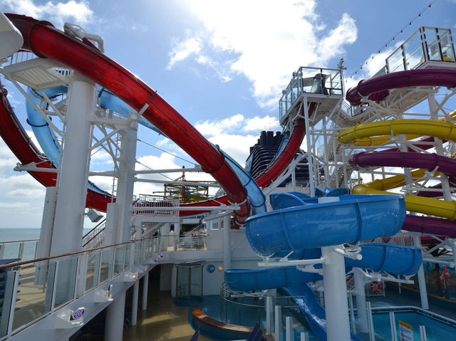 "Norwegian Breakaway: The Ship That’s Basically a NYC Party… But With More Sunscreen" 🗽🚢🌞