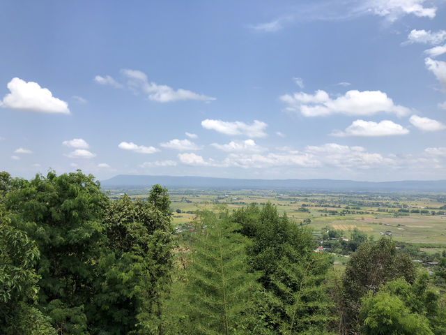 5色の仏像が美しい🤍❤️💙💛💚山頂の寺院⛰️🛕