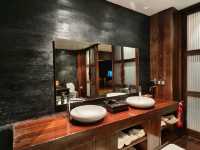 “Tropical Soul in the City: Villa Samaldi’s Secret Garden Retreat”