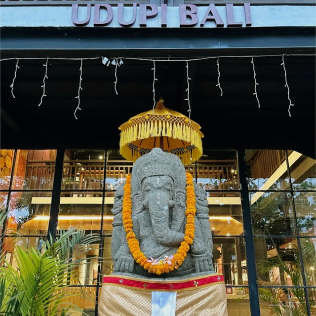 A Taste of Tradition in Tropical Elegance