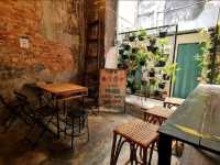 檳城 | Bean Sprout Café 老宅改建的工業廢墟風格咖啡