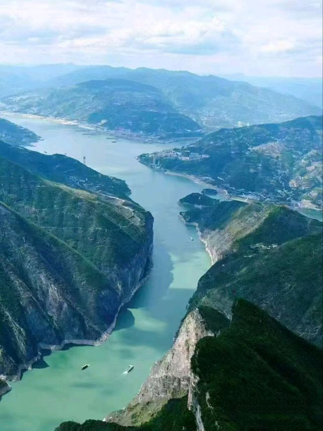 Above the Yangtze: The Summit of the Three Gorges