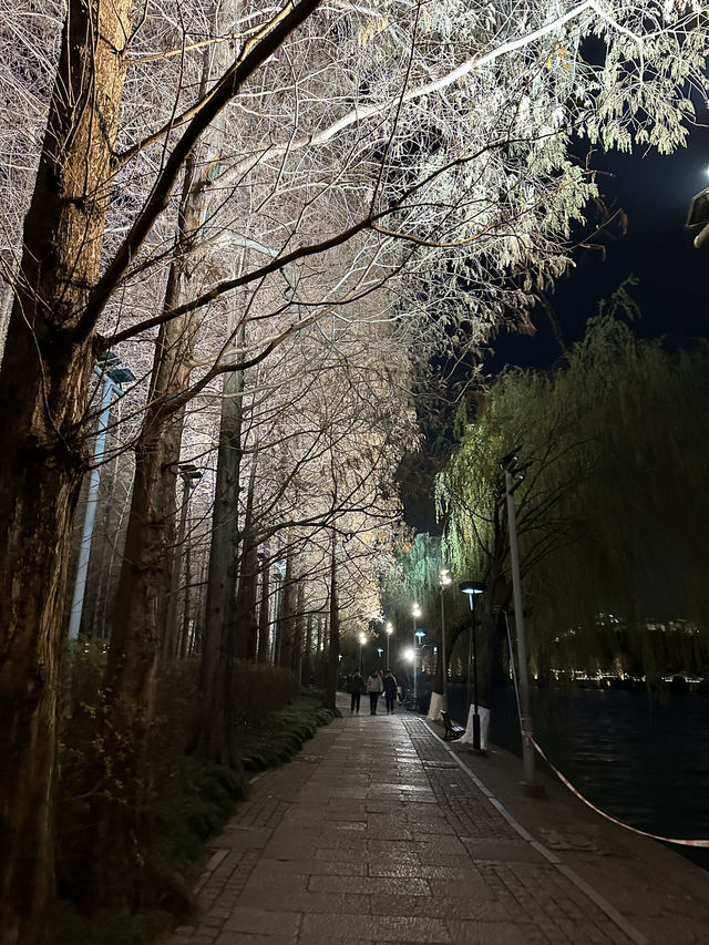 Explore the Beauty of Westlake in Hangzhou, China 🇨🇳 