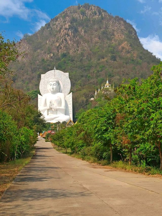🙏 : Wat Tham Khao Prang วัดถ้ำเขาปรางค์ ลพบุรี