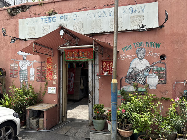 Moh Teng Pheow Nyonya Koay: A Nostalgic Kuih Haven Where Tradition Tastes Sweet! 🍡🏮