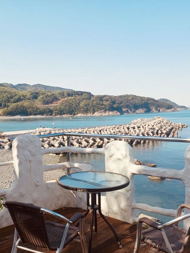 Manseongri Black Sand Beach: Yeosu's Unique Coastal Retreat