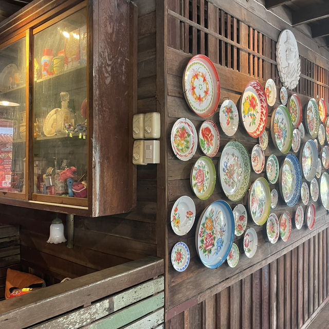 ร้านสี่แยกหัวตะเข้คาเฟ่แอนด์เกสต์เฮ้าส์ 