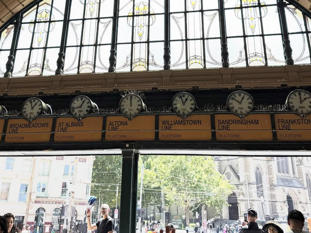 🚉【メルボルンの顔】フリンダース・ストリート駅でレトロな旅気分を 