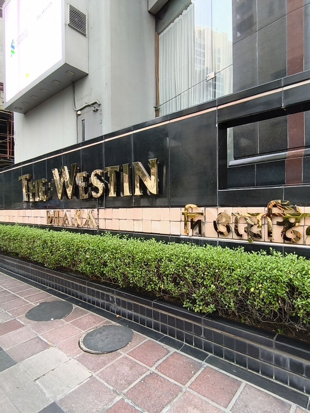 孟加拉｜達卡踏入五星飯店一秒感受節日氣氛 宰牲節來威斯丁大廳驚見MUBARAK金字牌好幸運！