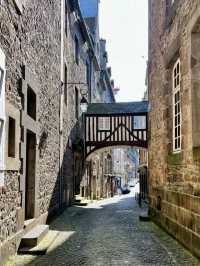 🏰 聖馬洛（Saint-Malo）一日遊攻略｜中世海港古城探秘之旅
