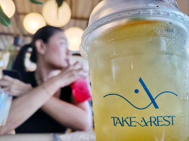 Take A Rest คาเฟ่ริมทะเล จันทบุรี