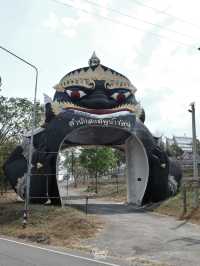 ชวนเที่ยวโบสถ์สีขาวที่ประดับด้วยเปลือกหอยนับล้าน