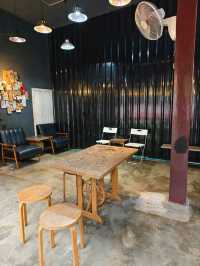 ร้านคาเฟ่ผสมความวินเทจ ณ นายปลาวาฬ (W52) คาเฟ่