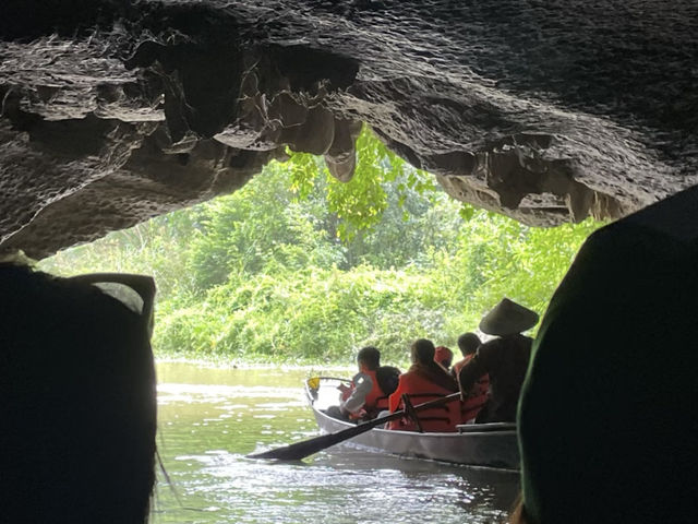 Embrace Serenity in Ninh Binh: Vietnam's Underrated "Halong Bay on Land"! 🏞️