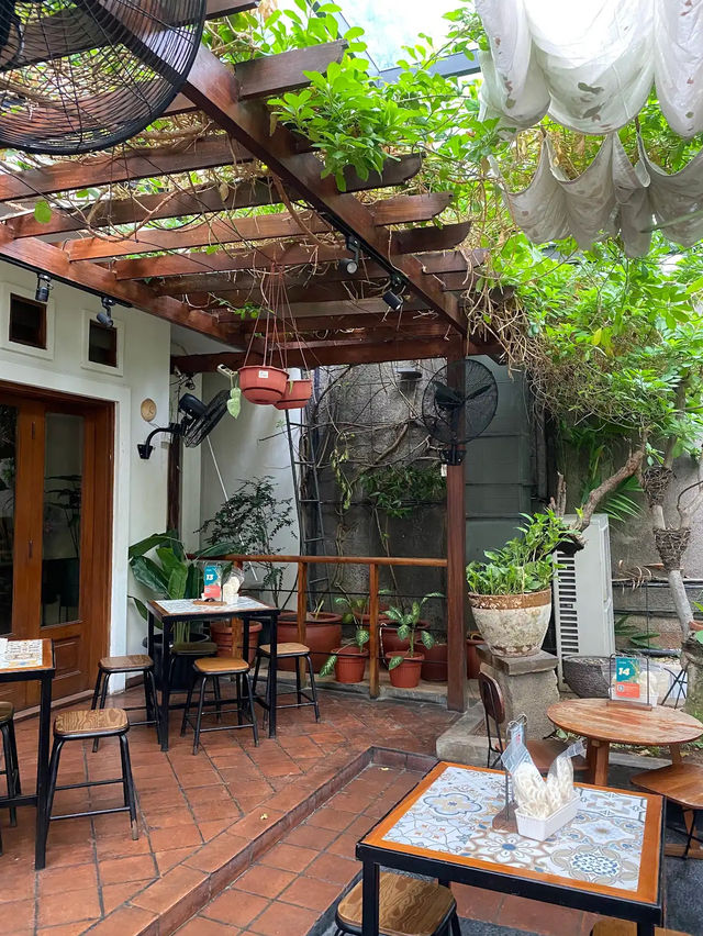 SEDJUK: Jakarta’s Viral Noodle Café with Sou