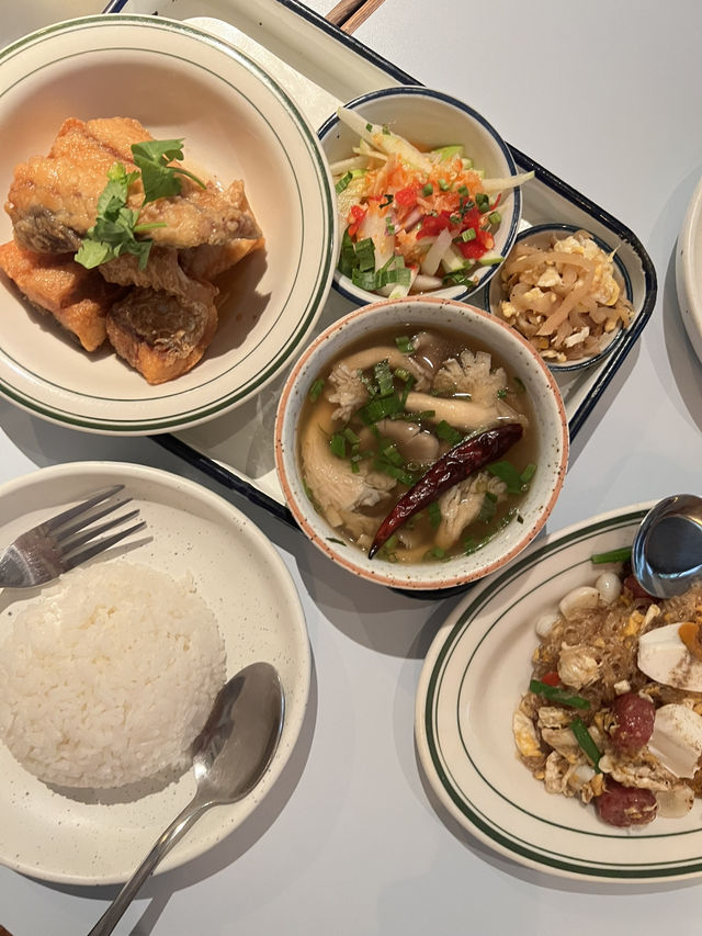 🍽️✨ ร้าน LonLon Local Diner 
