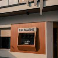 Lie Awake Cafe – ร้านกาแฟลับในปั๊ม 
