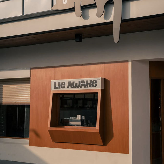 Lie Awake Cafe – ร้านกาแฟลับในปั๊ม 