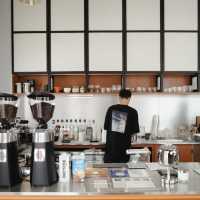  Lie Awake Cafe – ร้านกาแฟเล็ก ๆ
