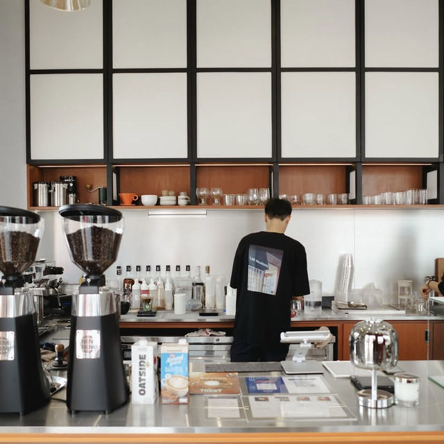 Lie Awake Cafe – ร้านกาแฟเล็ก ๆ