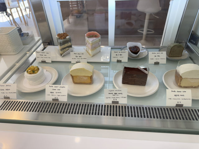 초등학교 담벼락 옆 디저트 맛집!!